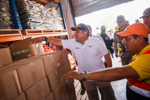 Presidente del Consejo de ministros  verificó en la ciudad de Iquitos la llegada de 20 toneladas de ayuda humanitaria a Loreto