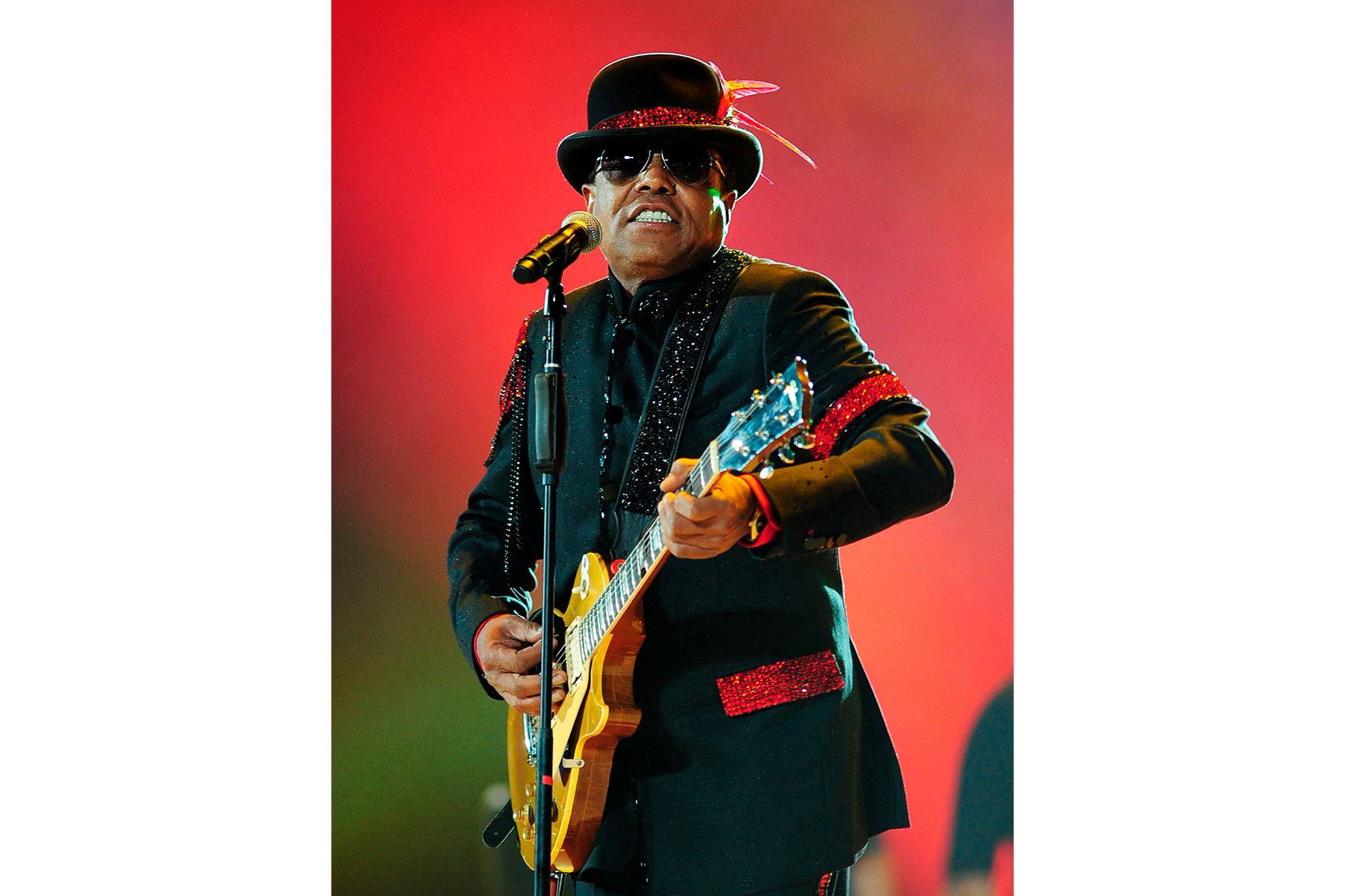 Tito Jackson durante una presentación en vivo durante el concierto 