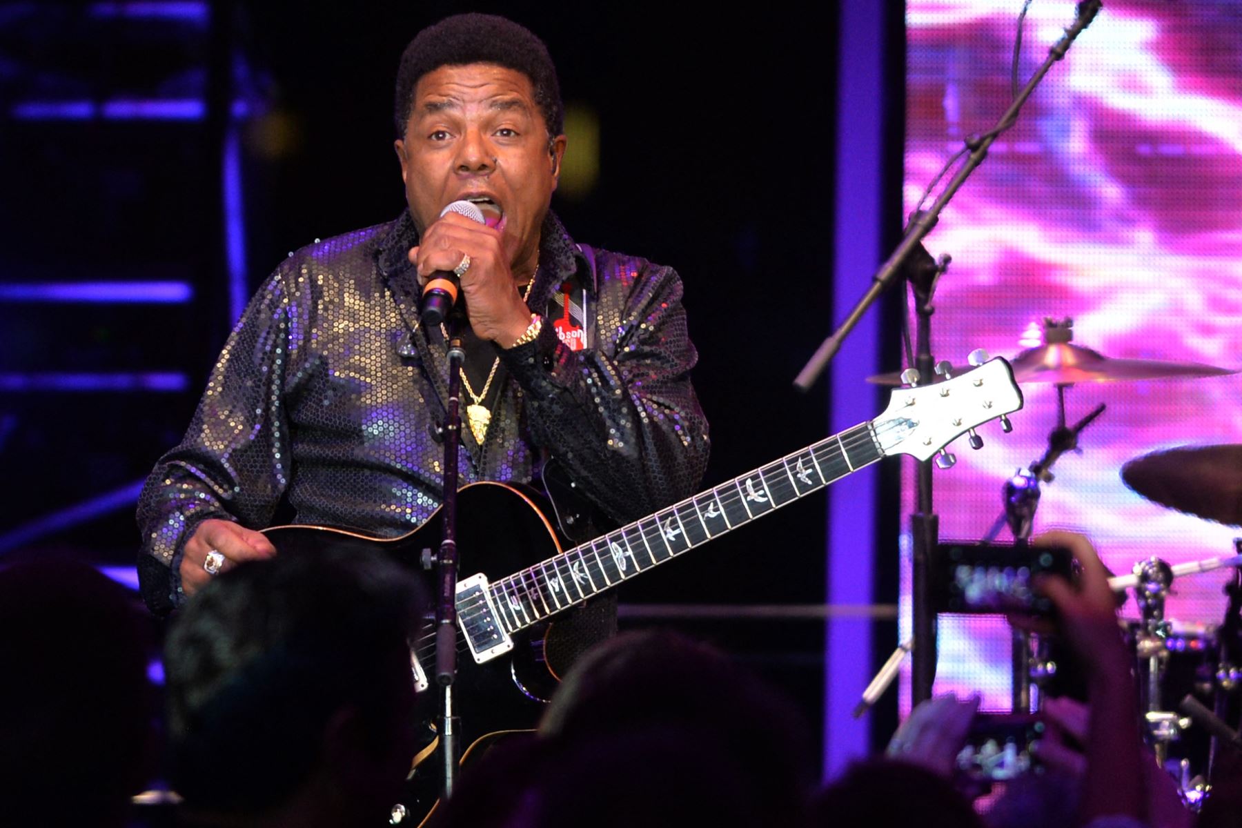 Tito Jackson, ex integrante de los Jackson 5 y hermano del fallecido cantante Michael Jackson, se presenta en la fiesta de United Talent Agency el día 2 de la Conferencia IEBA el 12 de octubre de 2015 en Nashville, Tennessee, EE.UU. Foto: AFP