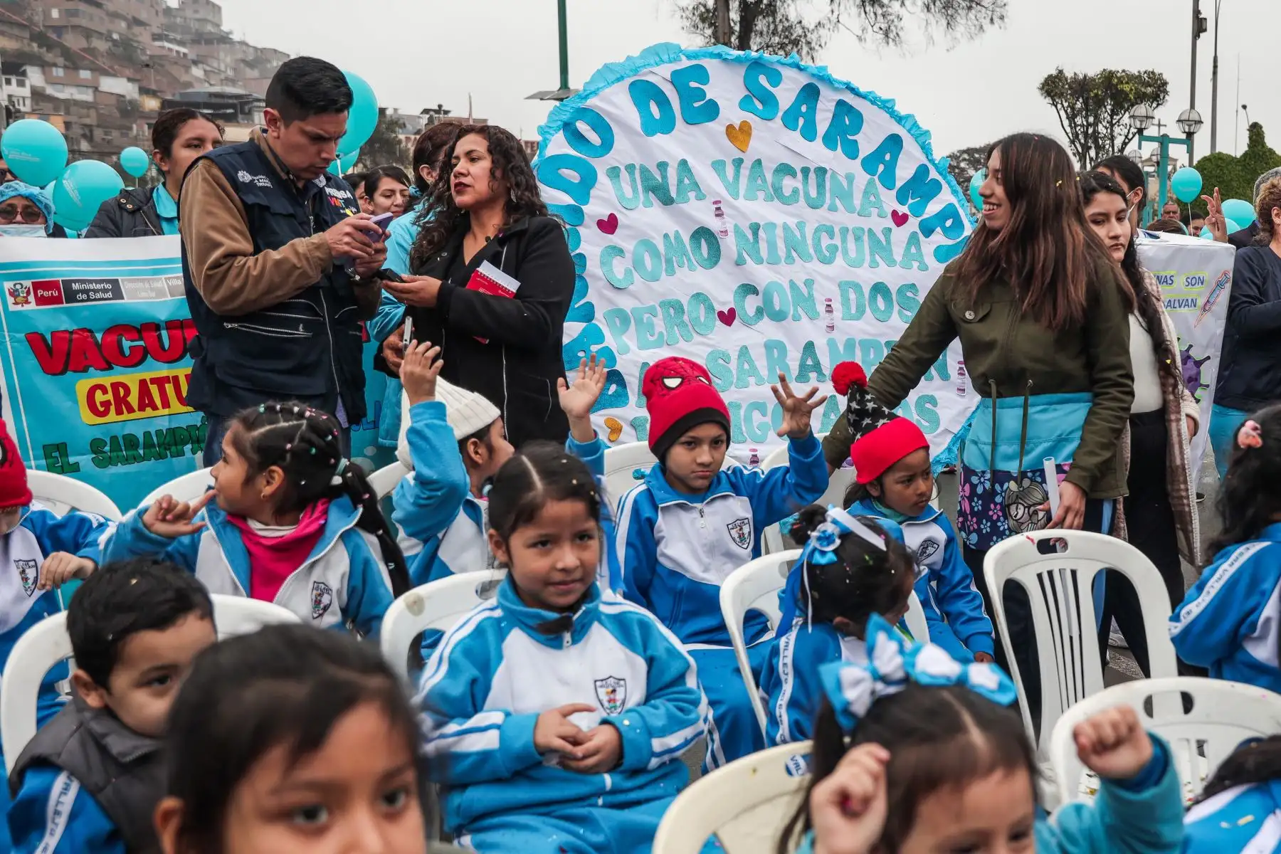 El Ministerio de Salud inauguró el “Barrido nacional de vacunación contra el sarampión”, campaña realizada en el distrito de Villa María del Triunfo con el objetivo de proteger a más de 2.8 millones de niños. La ceremonia contó con la presencia del ministro de Salud, César Vásquez. Foto: ANDINA/ Connie Calderon