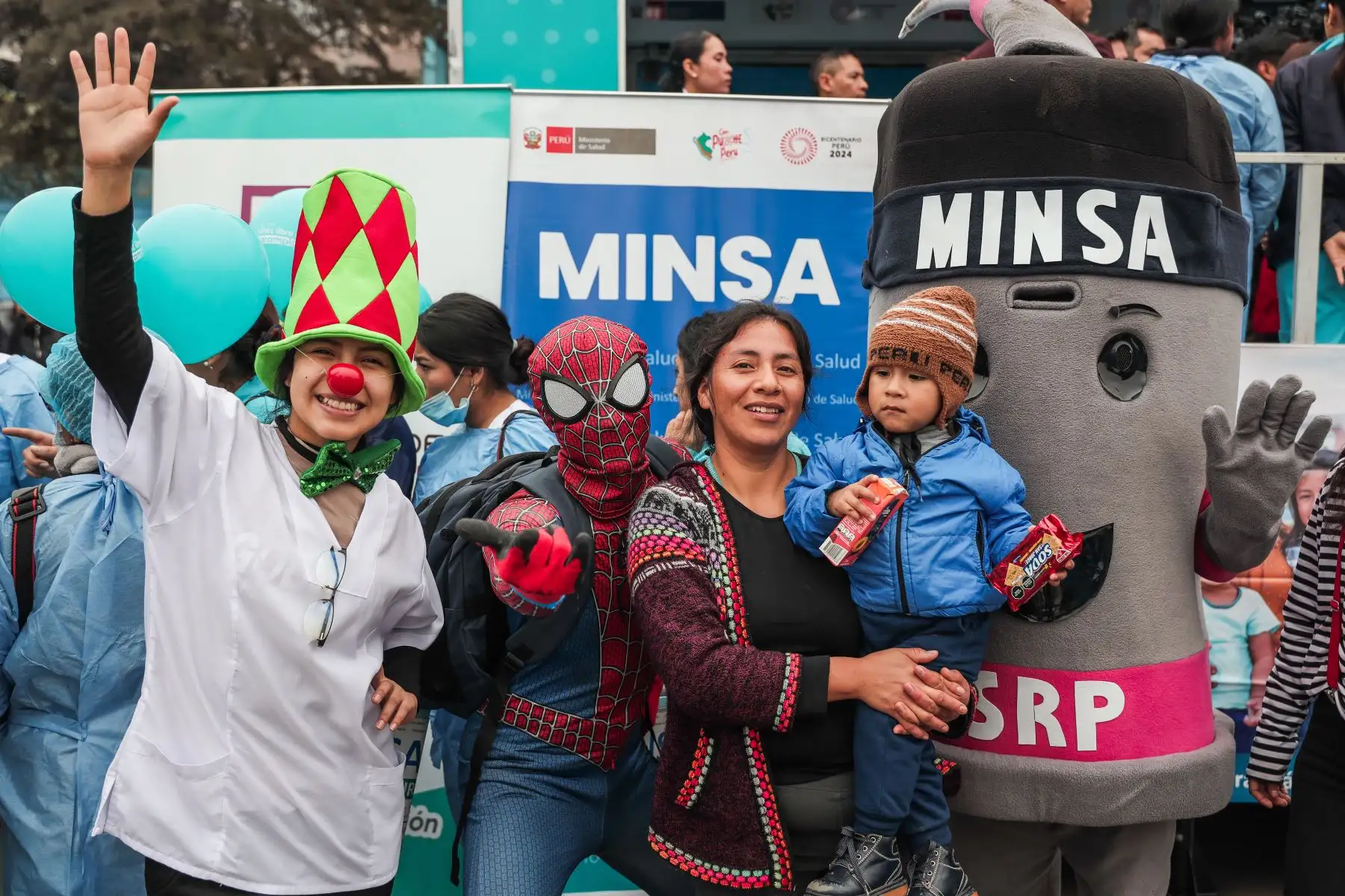 El Ministerio de Salud inauguró el “Barrido nacional de vacunación contra el sarampión”, campaña realizada en el distrito de Villa María del Triunfo con el objetivo de proteger a más de 2.8 millones de niños. La ceremonia contó con la presencia del ministro de Salud, César Vásquez. Foto: ANDINA/ Connie Calderon