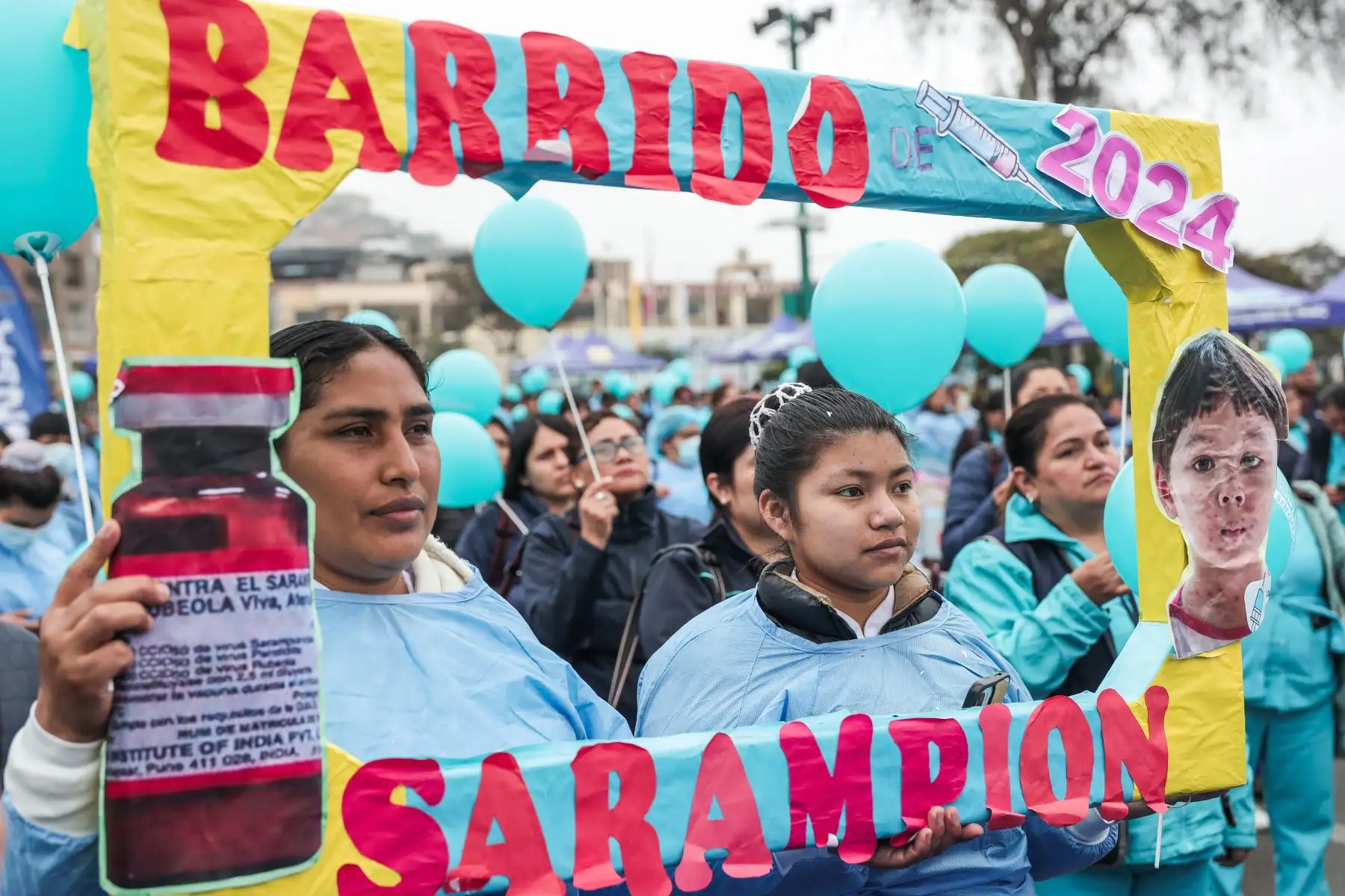 El Ministerio de Salud inauguró el “Barrido nacional de vacunación contra el sarampión”, campaña realizada en el distrito de Villa María del Triunfo con el objetivo de proteger a más de 2.8 millones de niños. La ceremonia contó con la presencia del ministro de Salud, César Vásquez. Foto: ANDINA/ Connie Calderon
