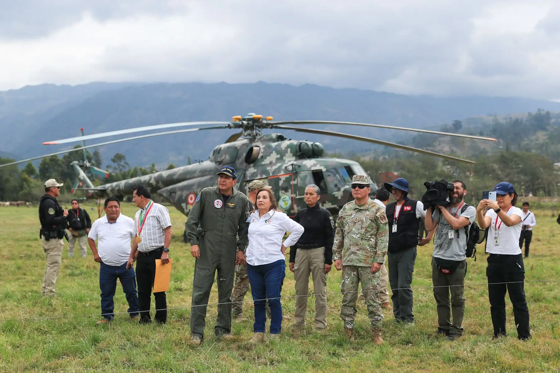 Presidenta Dina Boluarte sobrevuela  zonas afectadas por los incendios forestales en la región Amazonas.
Foto: ANDINA/Prensa Presidencia