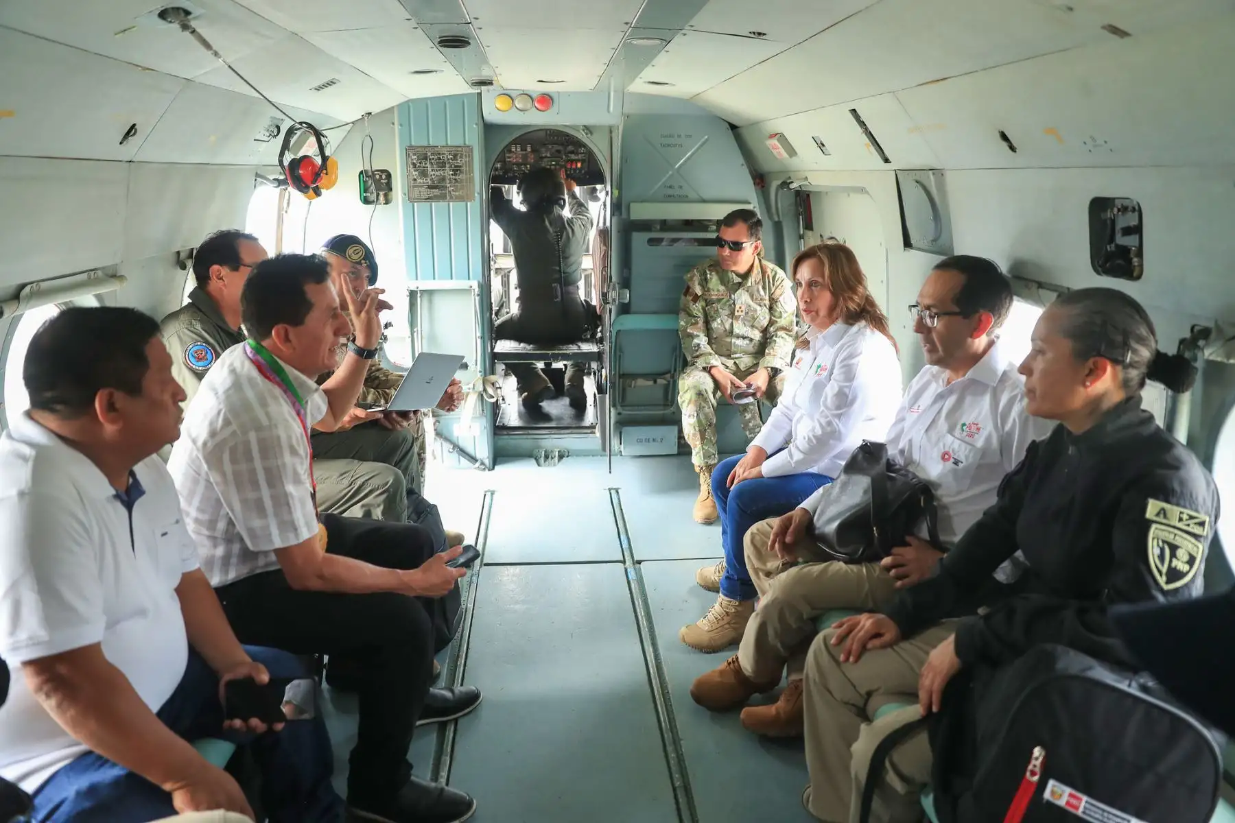 Presidenta Dina Boluarte sobrevuela  zonas afectadas por los incendios forestales en la región Amazonas.
Foto: ANDINA/Prensa Presidencia