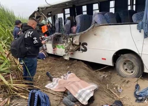 Cinco personas murieron hoy a consecuencia de un choque de buses en la zona de Chicama, en La Libertad.