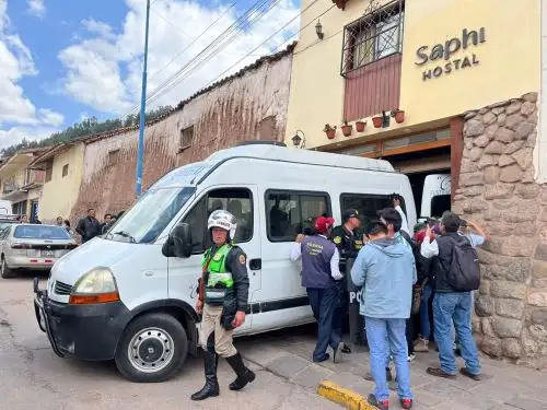 Agentes de la Dirincri investigan las circunstancias del deceso del congresista Hitler Saavedra en un hostal de Cusco.