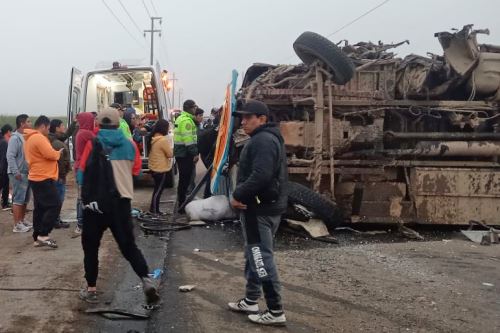 Tragedia en La Libertad: seis fallecidos y 15 heridos deja un choque de buses en Chicama