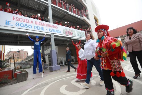 Presidenta Dina Boluarte, inaugura la decimocuarta Escuela Bicentenario Perú-Canadá