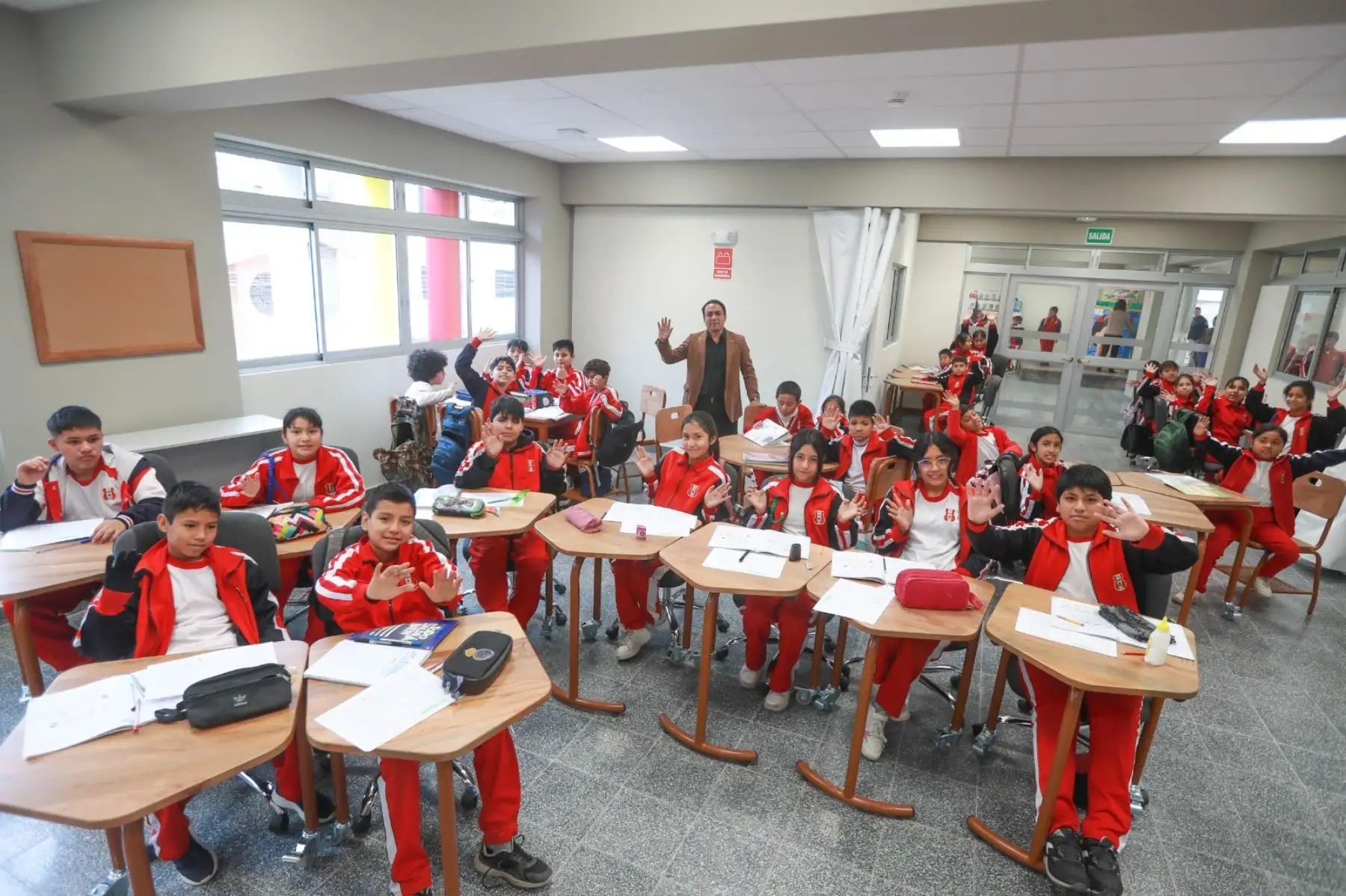 Presidenta Dina Boluarte, inaugura la decimocuarta Escuela Bicentenario; la I. E. 3080 Perú-Canadá ubicada en el distrito de Los Olivos. Foto: ANDINA/Prensa Presidencia