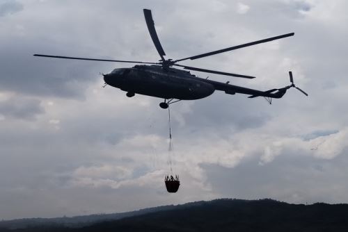 Un helicóptero de la Fuerza Aérea  del Perú, viene desplegándose en diversos sectores del distrito de Florida, de la provincia de Bongará (región Amazonas) para combatir el incendio forestal.