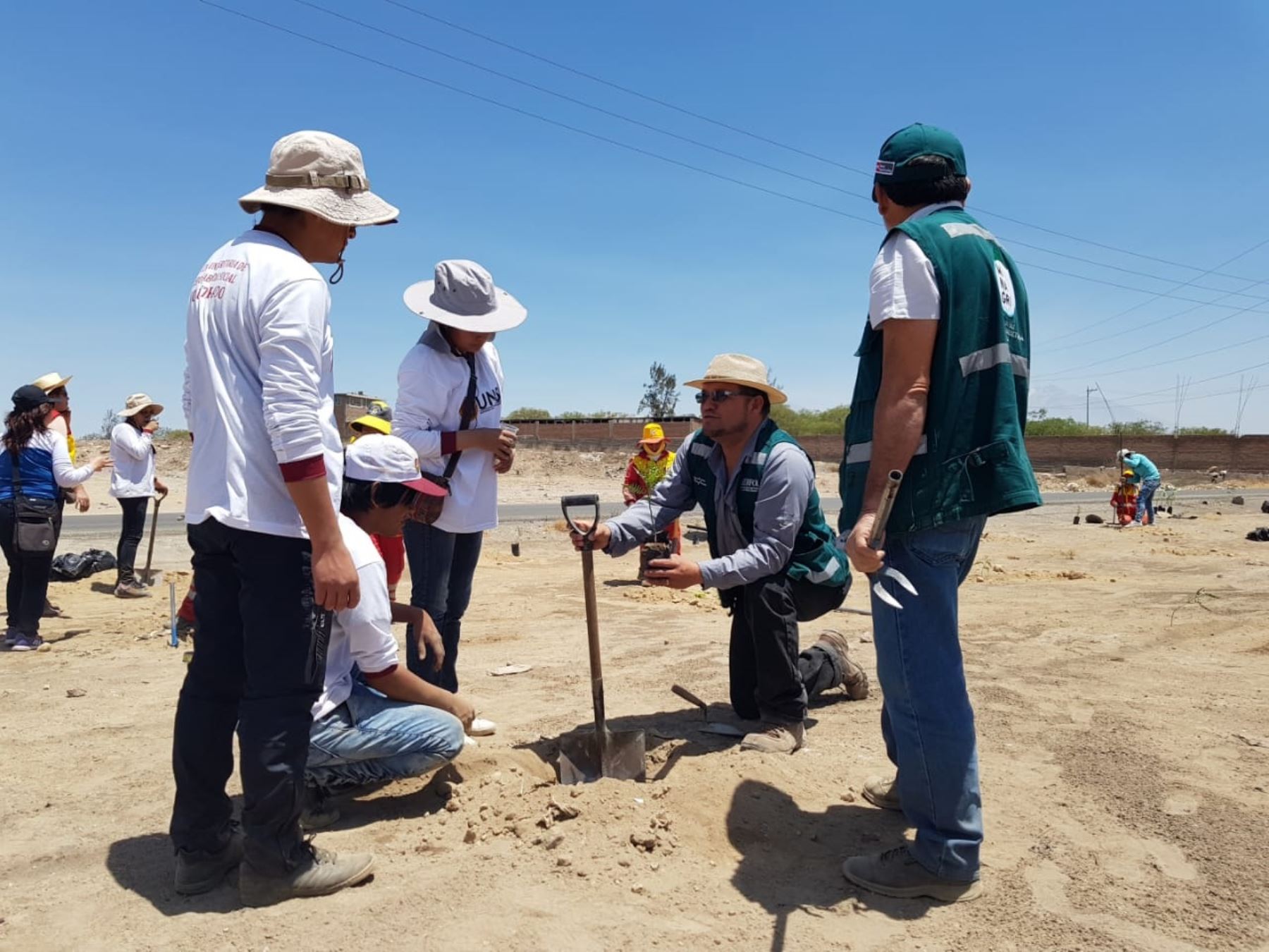 Especialistas del Serfor capacitaron a autoridades y pobladores de comunidades campesinas y nativas de cinco regiones para prevenir y hacer frente a los incendios forestales. ANDINA/Difusión