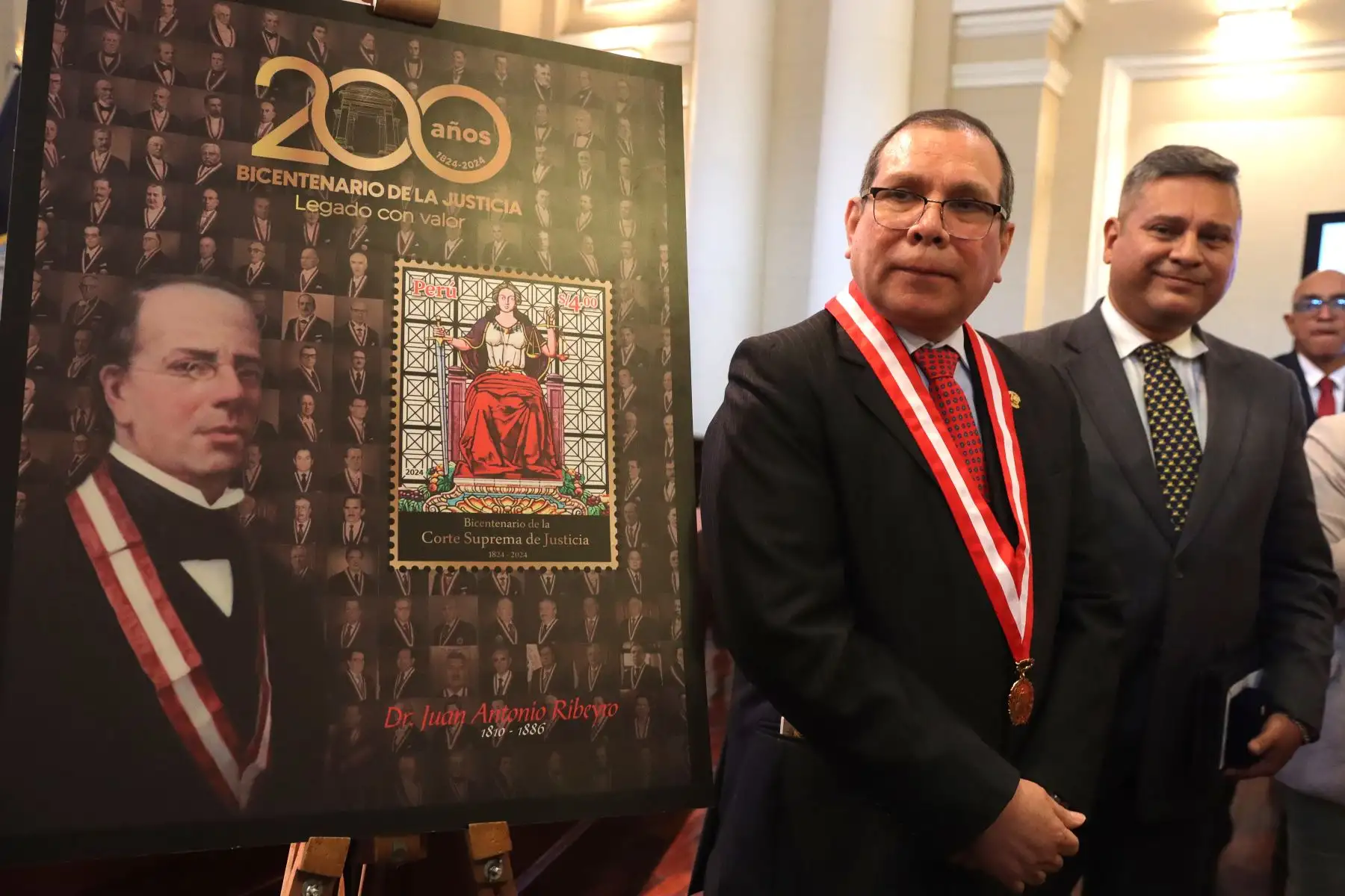 Serpost entrega a la Corte Suprema estampilla postal por su Bicentenario. En la ceremonia, participó el presidente del Poder Judicial, Javier Arévalo Vela y el presidente de Serpost, Gustavo Gonzales de Otoya La torre. 
 Foto : ANDINA / Lino Chipana.
