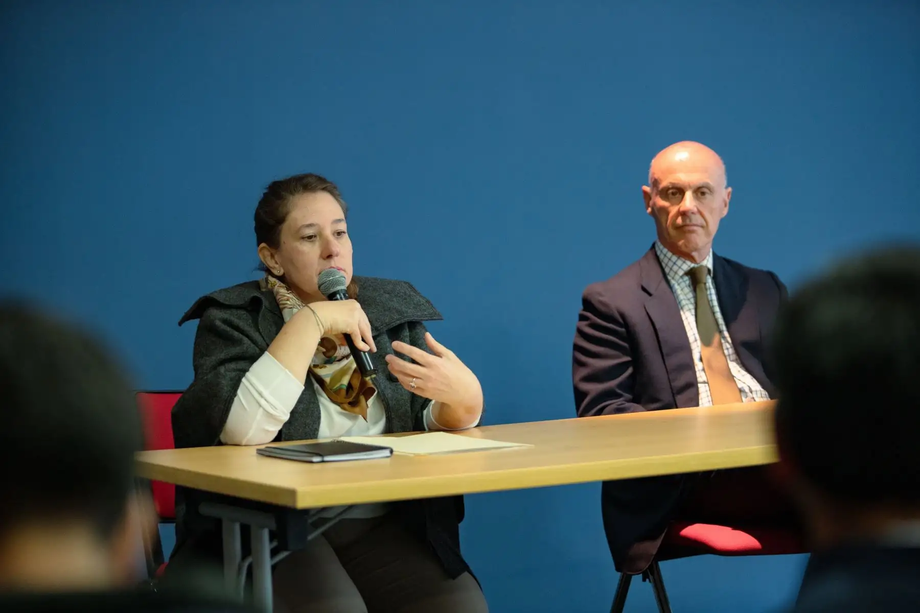 La entrega de las becas fue oficializada este jueves en una ceremonia en la Embajada de España en Perú, a la que acudieron autoridades educativas y diplomáticas, así como algunos de los jóvenes galardonados. Foto: ANDINA/Embajada de España en Perú
