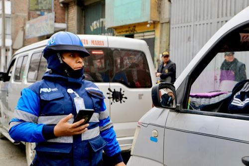 La ATU continuará realizando este tipo de acciones junto con la PNP y otras instituciones comprometidas en prevenir y erradicar el transporte informal en Lima y Callao. Foto: ANDINA/archivo