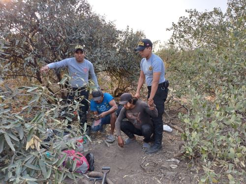 Autoridades de Lambayeque detuvieron a dos sujetos que realizaban excavaciones ilegales en el sitio arqueológico Cerro Songoy, ubicado en el valle de Zaña, provincia de Chiclayo. ANDINA/Difusión