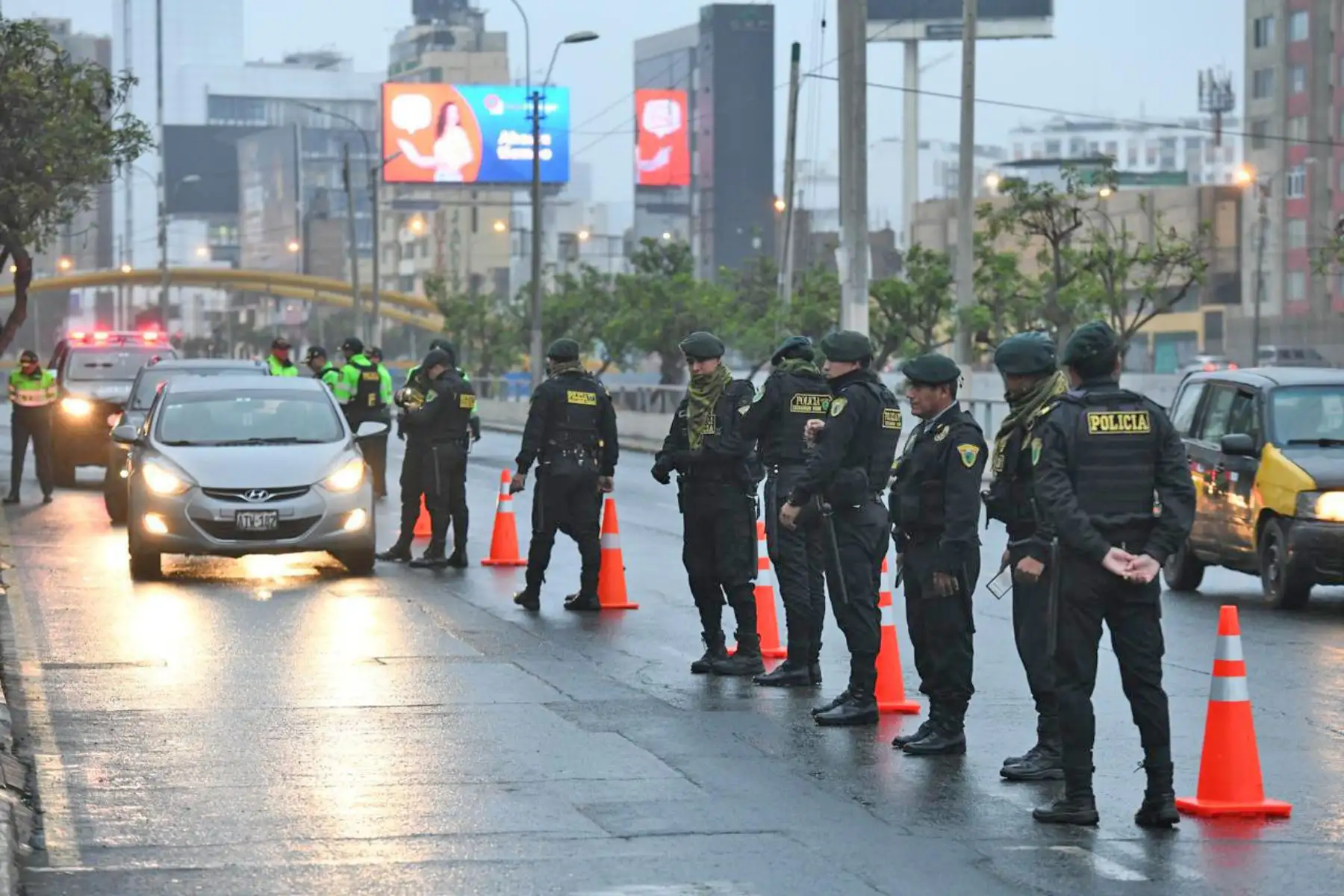 Policía Nacional, ejecuta un nuevo operativo en Lima con 2617 efectivos, 408 patrulleros y 277 motos para brindar seguridad a la población desde tempranas horas. Foto: Mininter
