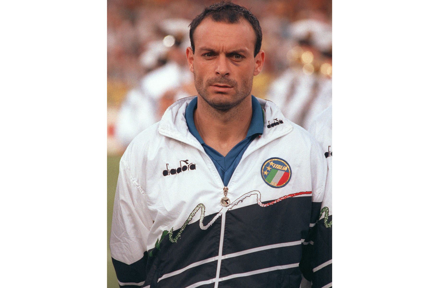 Retrato del delantero italiano Salvatore Schillaci tomado antes del inicio del partido de semifinales de la Copa del Mundo de fútbol entre Italia y Argentina el 3 de julio de 1990 en Nápoles. El exdelantero italiano Salvatore "Toto" Schillaci, famoso por ser el máximo goleador del Mundial de 1990, murió el 18 de septiembre de 2024 a la edad de 59 años.
Foto: AFP