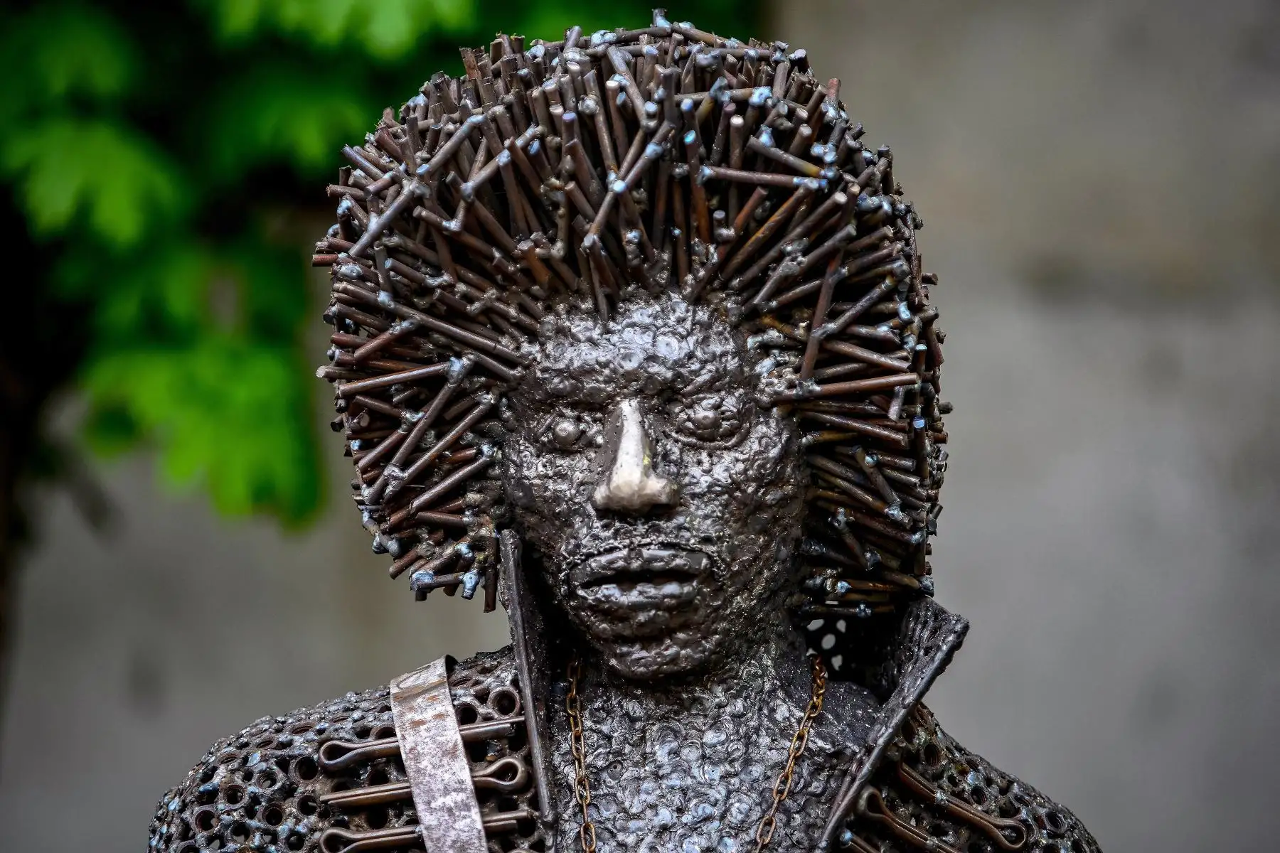 Una foto tomada el 13 de abril de 2016 de la estatua del famoso guitarrista estadounidense Jimi Hendrix por Boris Deheljan, un fanático de la música de Belgrado. La estatua de tamaño natural de Hendrix de Deheljan pesa alrededor de 200 kilogramos y estaba hecha de 4000 tornillos y 40 kilogramos de alambre.
Foto: AFP