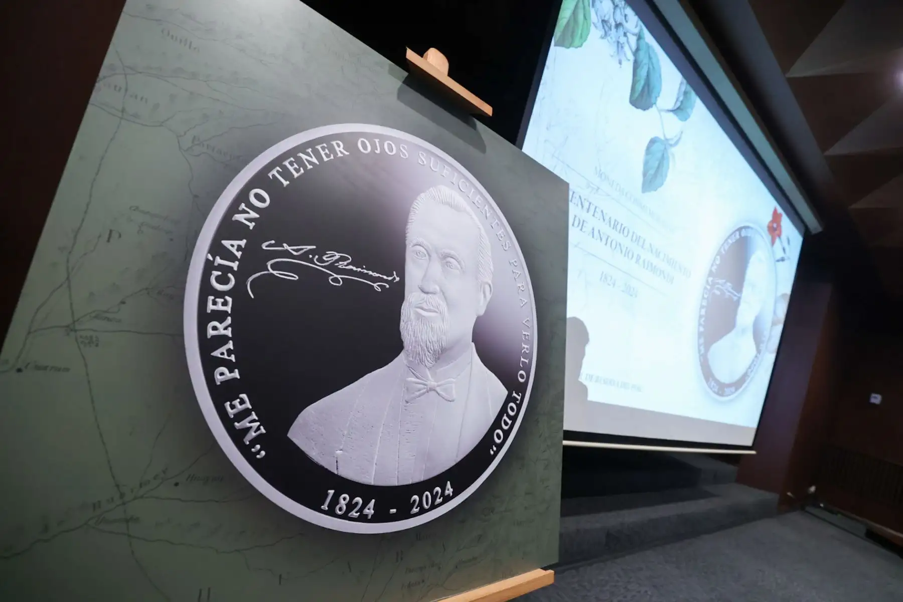 El Banco Central de Reserva presentó esta mañana la nueva moneda de plata conmemorativa al bicentenario del investigador italiano Antonio Raimondi.

Foto: ANDINA/Juan Carlos Guzmán Negrini