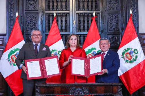 Presidenta Dina Boluarte participa en la firma del convenio de cooperación interinstitucional entre el Ministerio del Ambiente y el Gobierno Regional de La Libertad