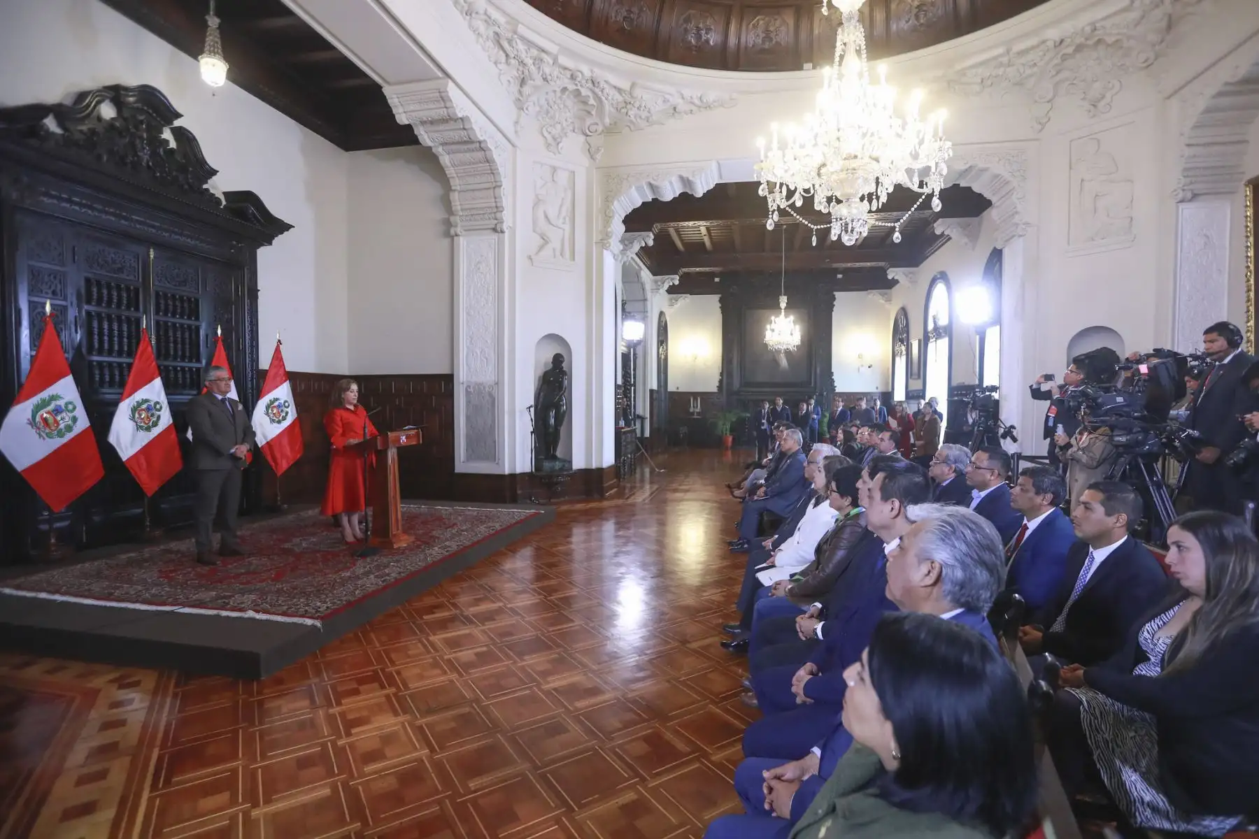 La presidenta Dina Boluarte participa en la firma del convenio de cooperación interinstitucional entre el Ministerio del Ambiente y el Gobierno Regional de La Libertad a desarrollarse en la Sala Túpac Amaru.
Foto: ANDINA/Prensa Presidencia