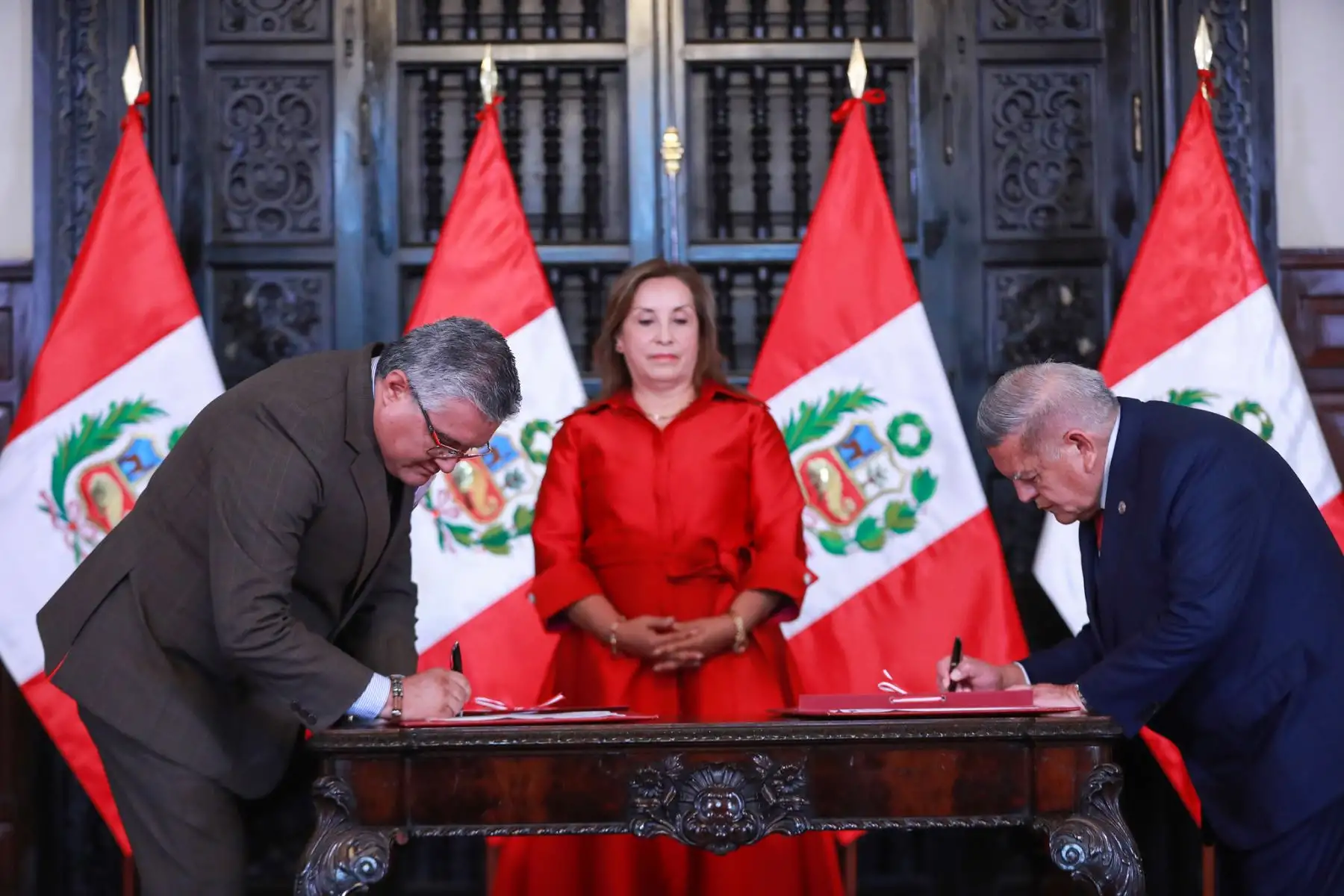 La presidenta Dina Boluarte participa en la firma del convenio de cooperación interinstitucional entre el Ministerio del Ambiente y el Gobierno Regional de La Libertad a desarrollarse en la Sala Túpac Amaru. 
Foto: ANDINA/Prensa Presidencia