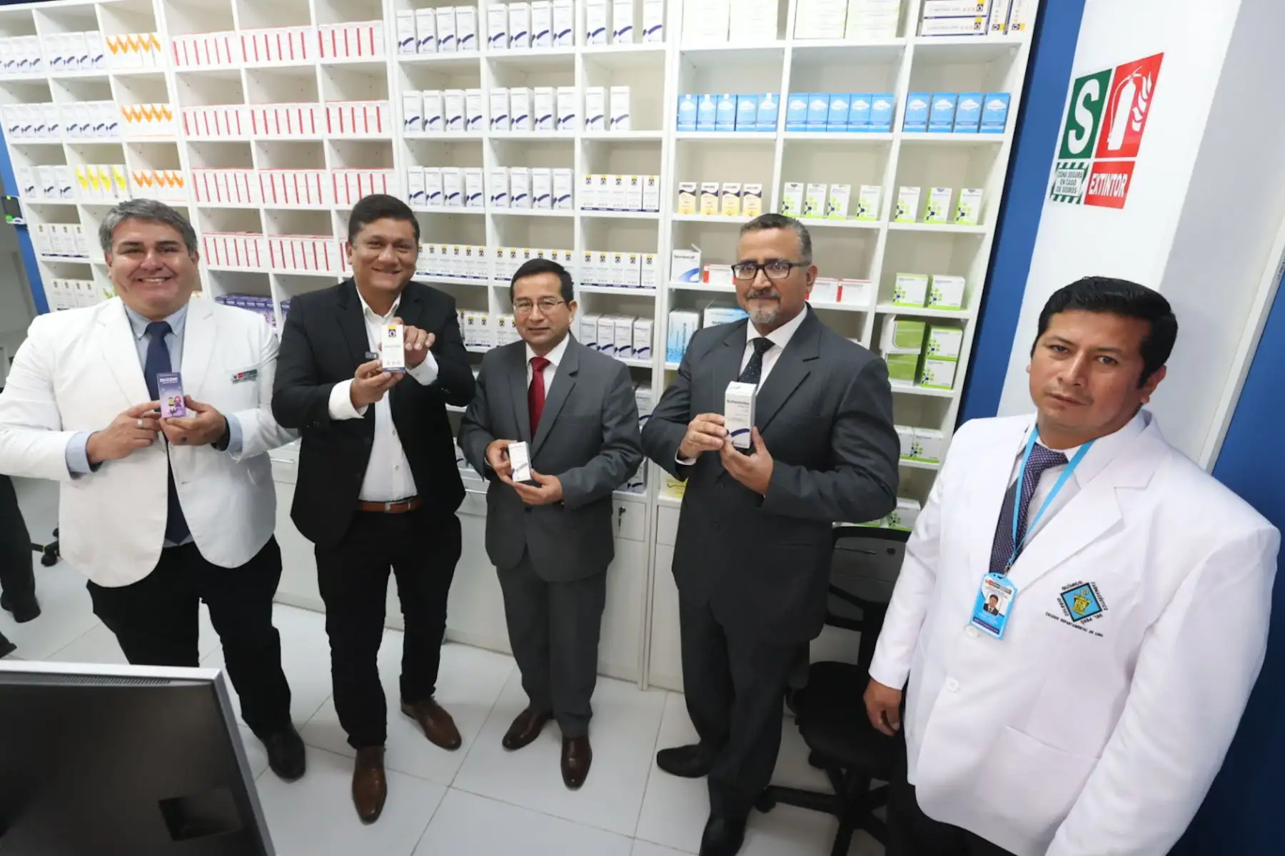 El Viceministro de Salud,Ricardo Peña, inauguró un nuevo FarmaMinsa en Lima norte. La botica llegó a la Municipalidad de Los Olivos para ofrecer medicamentos y dispositivos médicos esenciales a más de 300 000 vecinos del distrito.

Foto: ANDINA/Juan Carlos Guzmán Negrini