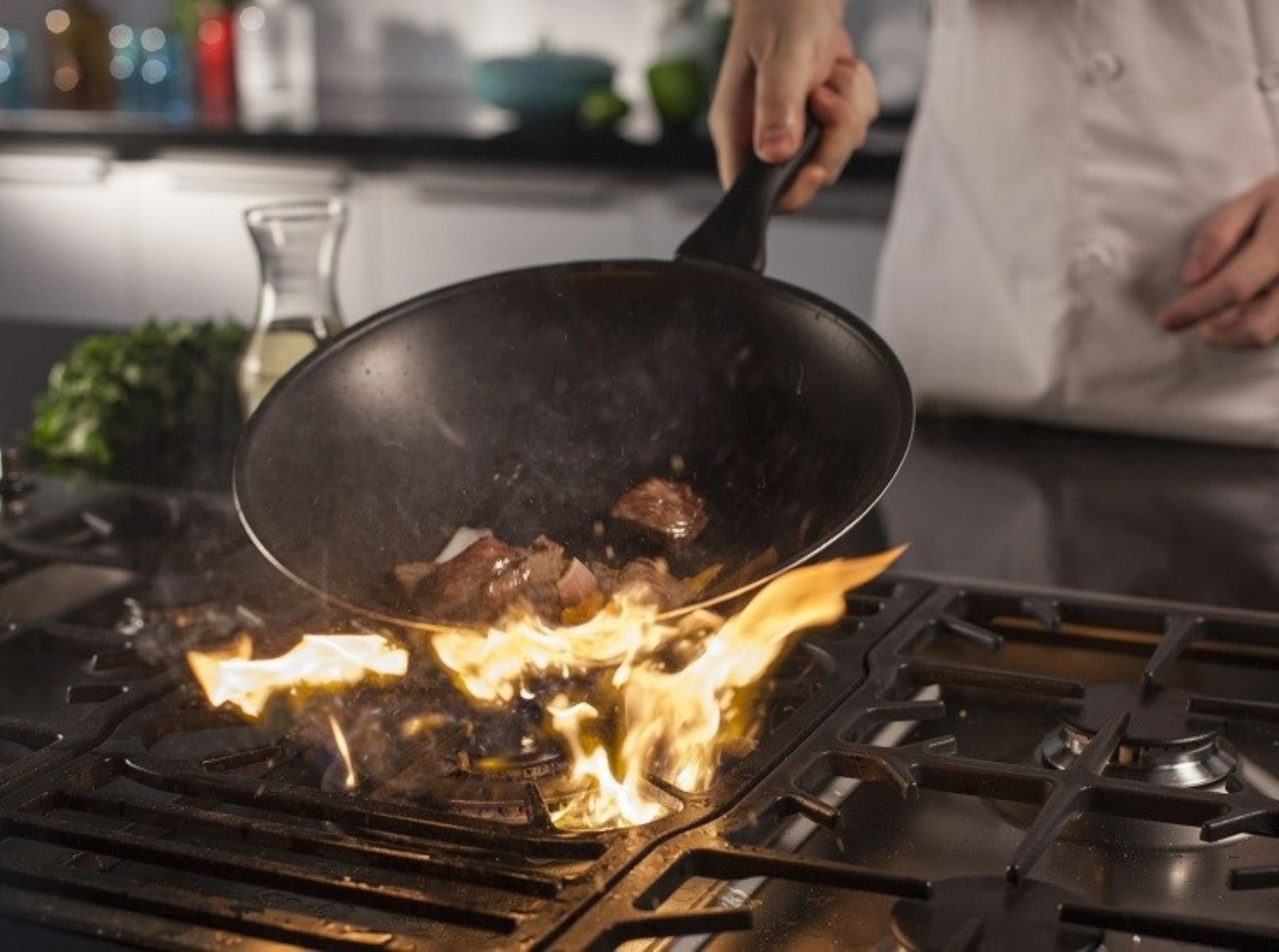 Conoce cómo influyen los materiales de los utensilios de cocina en la calidad de los alimentos y tu salud. Foto:ANDINA/Difusión