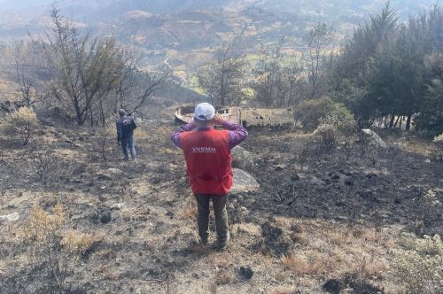 Evaluación de viviendas afectadas por incendios forestales. Foto: Cortesía.