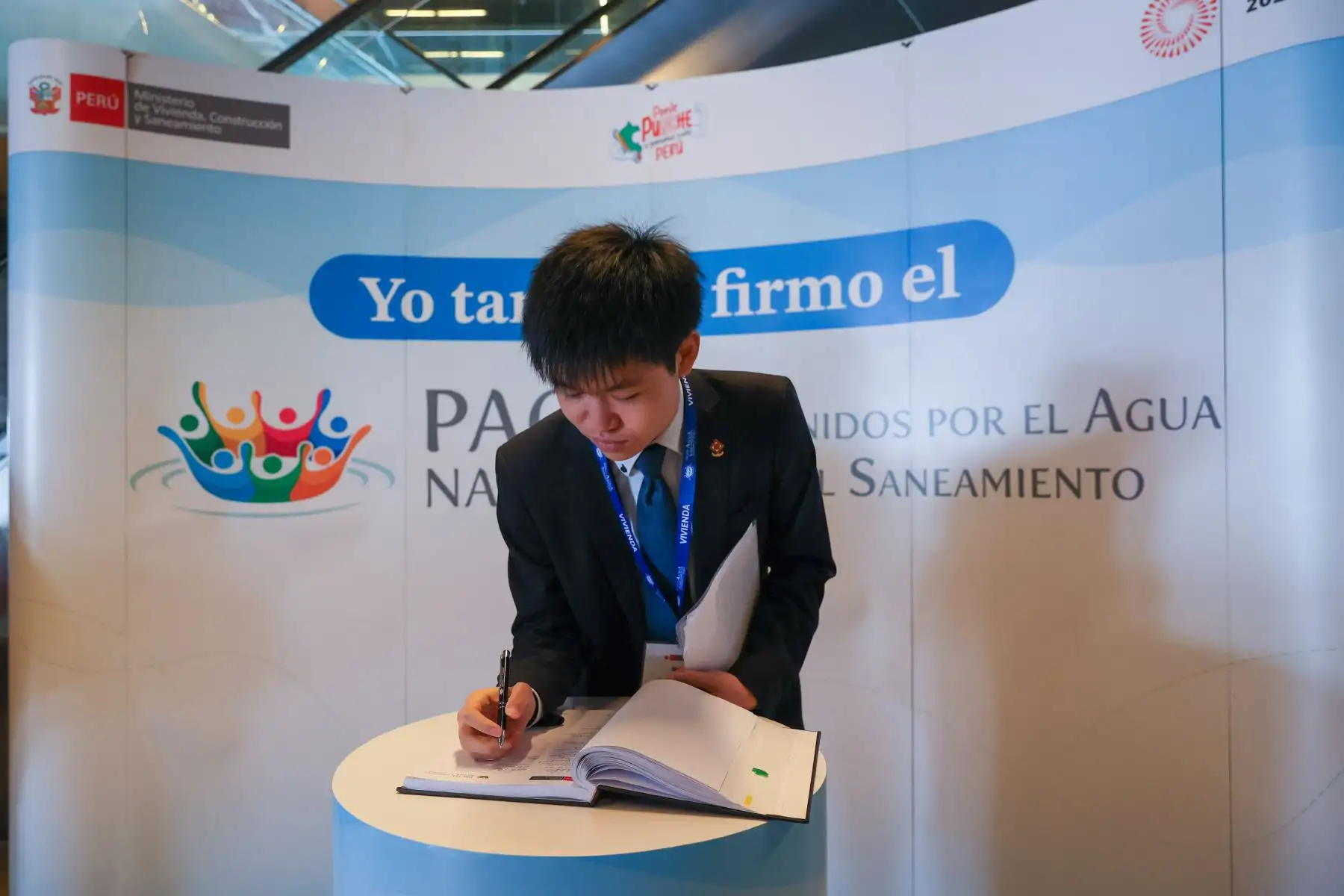 El viceministro de Construcción y Saneamiento, Christian Barrantes, participó en la clausura del Segundo Foro "Unidos por el Agua y Saneamiento", evento que reunió a los tres niveles del Gobierno por el cierre de brechas de acceso al agua potable y saneamiento Foto: ANDINA/MVCS