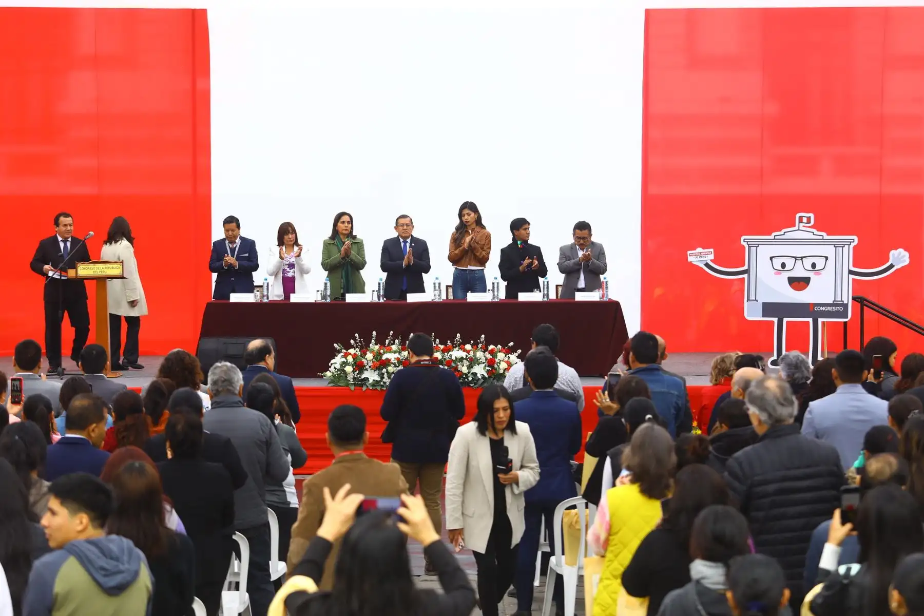 Presidente del Congreso, Eduardo Salhuana, inaugura programa de visitas guiadas “Congreso de Puertas Abiertas”.
Foto: Congreso