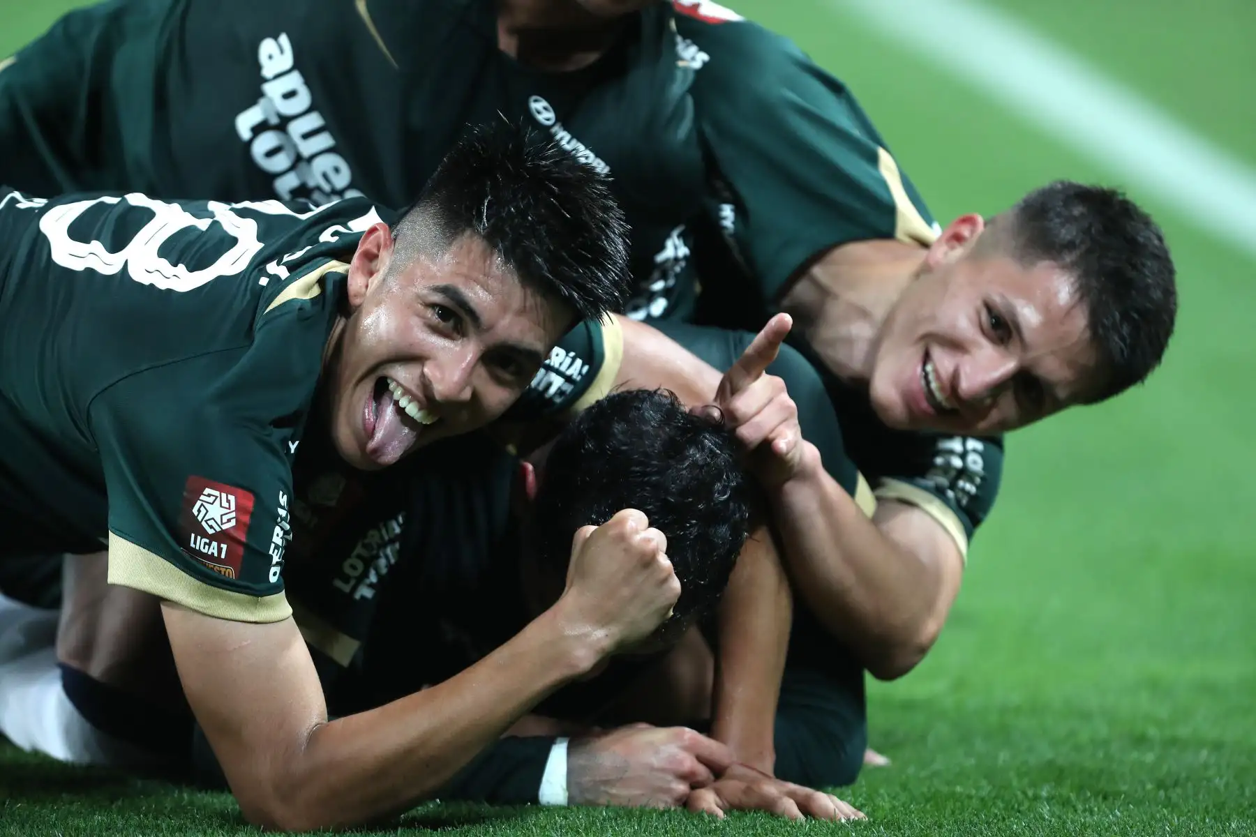 El jugador Juan Pablo Freytes  de Alianza Lima celebra su gol anotado ante Sport Boys por la fecha 12 del Torneo Clausura 2024 en el Estadio Nacional. Foto: ANDINA/ Lino Chipana