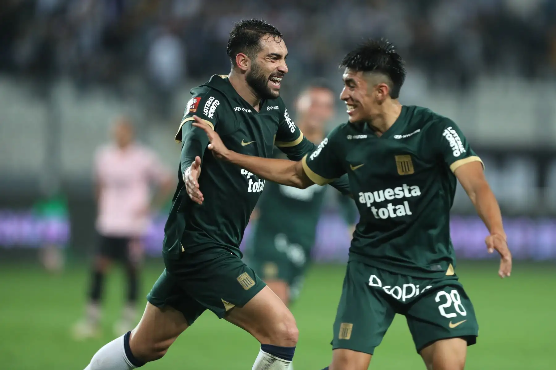 El jugador Juan Pablo Freytes  de Alianza Lima celebra su gol anotado ante Sport Boys por la fecha 12 del Torneo Clausura 2024 en el Estadio Nacional. Foto: ANDINA/ Lino Chipana