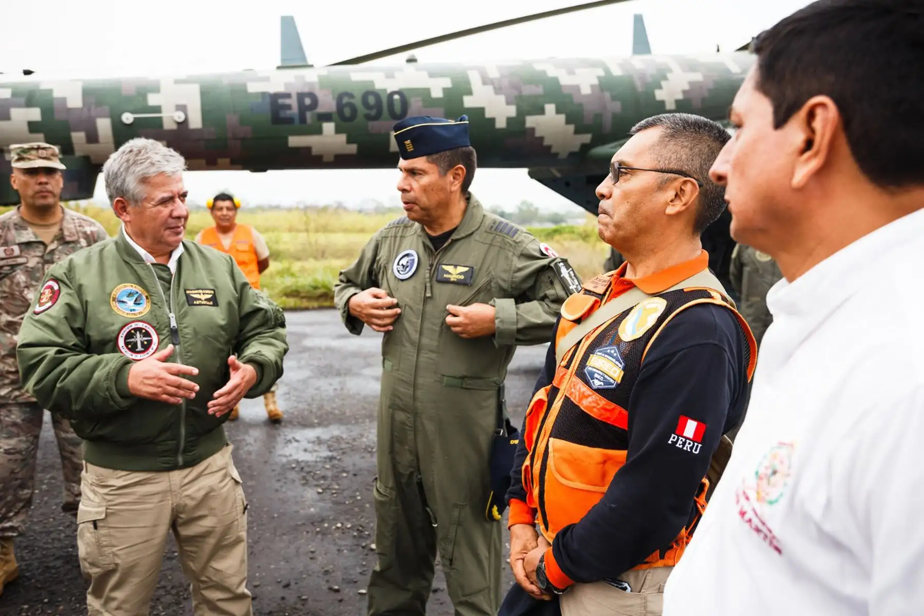 Ministro de Defensa, Water Astudillo Chávez, articula acciones ante incendios forestales en San Martín.
Foto: Mindef
