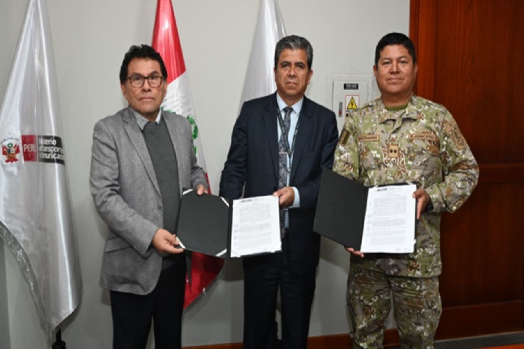 Las vías de comunicación del Valle de los Ríos  Apurímac, Ene y Mantaro (Vraem) en Junín tendrán servicio de mantenimiento a cargo del Ejército tras convenio con el Ministerio de Transportes y Comunicaciones (MTC).