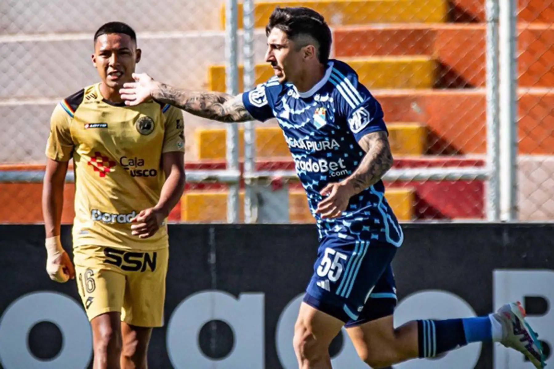 El jugador Gustavo Cazonatti de Sporting Cristal celebra su gol anotado ante   Cusco FC , por la fecha 12 del Torneo Clausura 2024  en el Garcilaso de la Vega.
Foto: @Liga1TeApuesto
