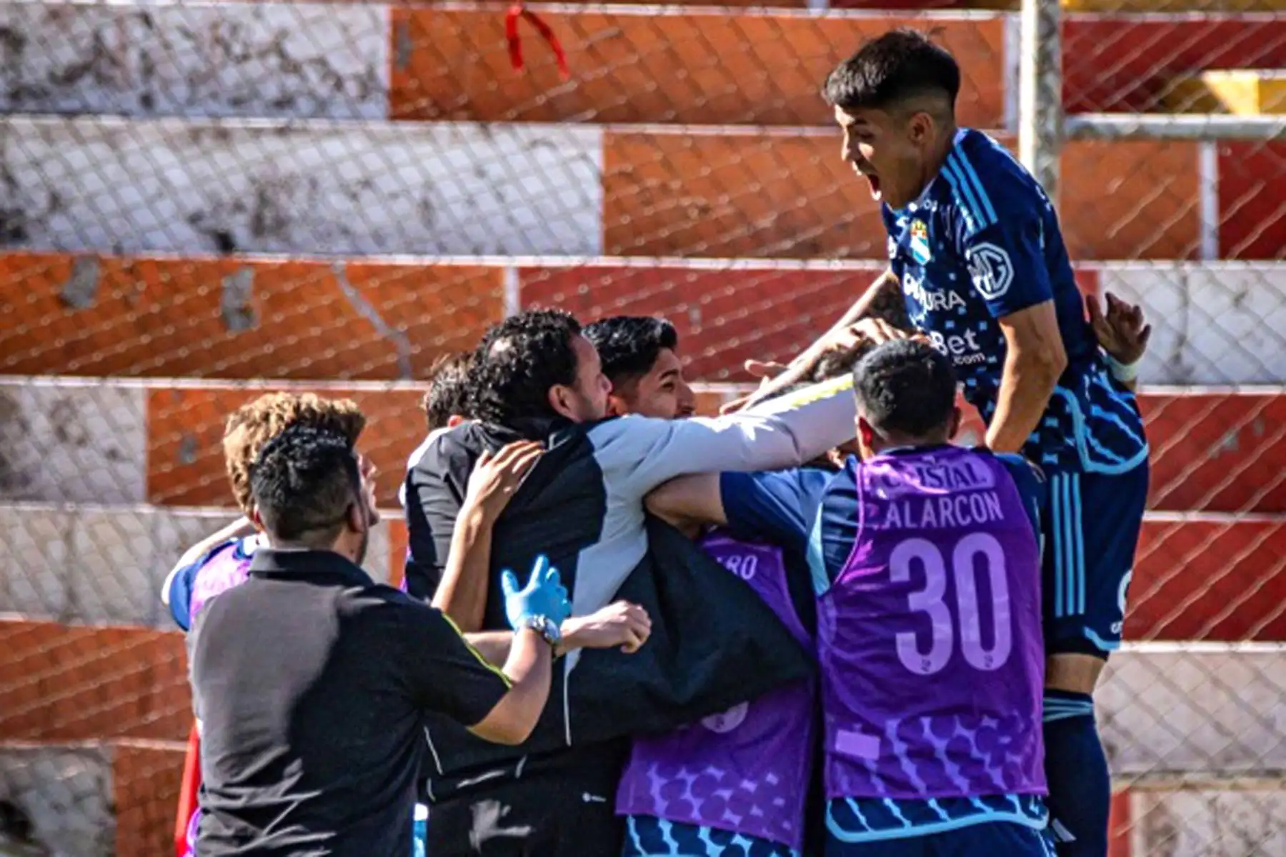 El jugador Gustavo Cazonatti de Sporting Cristal celebra su gol anotado ante   Cusco FC , por la fecha 12 del Torneo Clausura 2024  en el Garcilaso de la Vega.
Foto: @Liga1TeApuesto