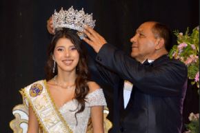 Actividad inició con la presentación de las reinas representantes de Bolivia, Brasil, Colombia, Estados Unidos, España, Paraguay, Panamá y Venezuela, además de las bastoneras norteamericanas.