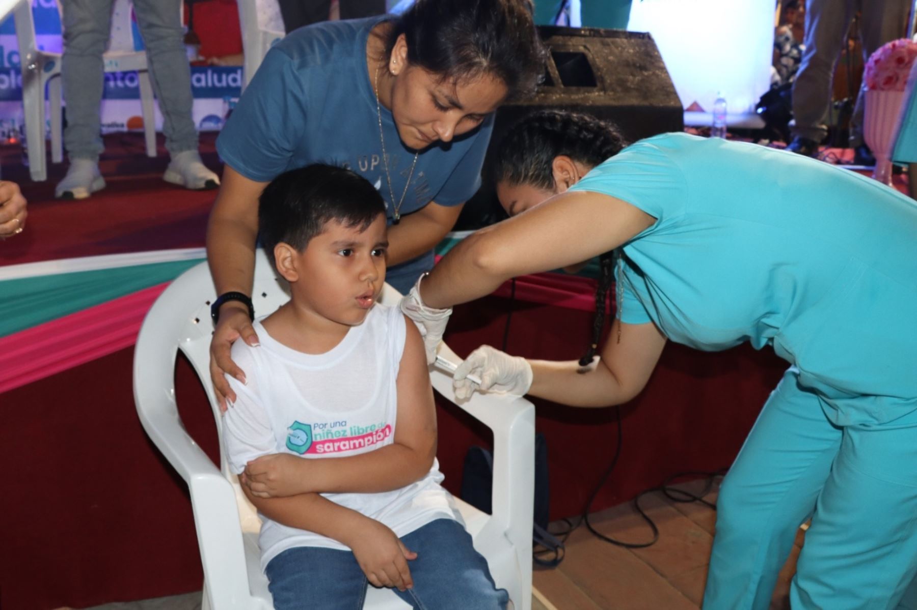 El Minsa recuerda que, al ser barrido de vacunación, se está colocando una dosis adicional contra el sarampión a niños y niñas de 1 a 6 años. ANDINA/ Minsa.