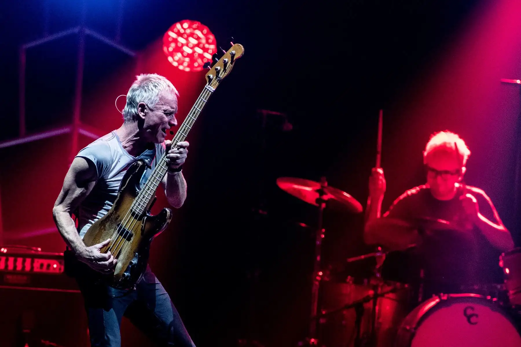 El cantante británico de 72 años, llegará con su inconfundible estilo y estará acompañado por Dominic Miller en la guitarra y Chris Maas en la batería. Foto: AFP