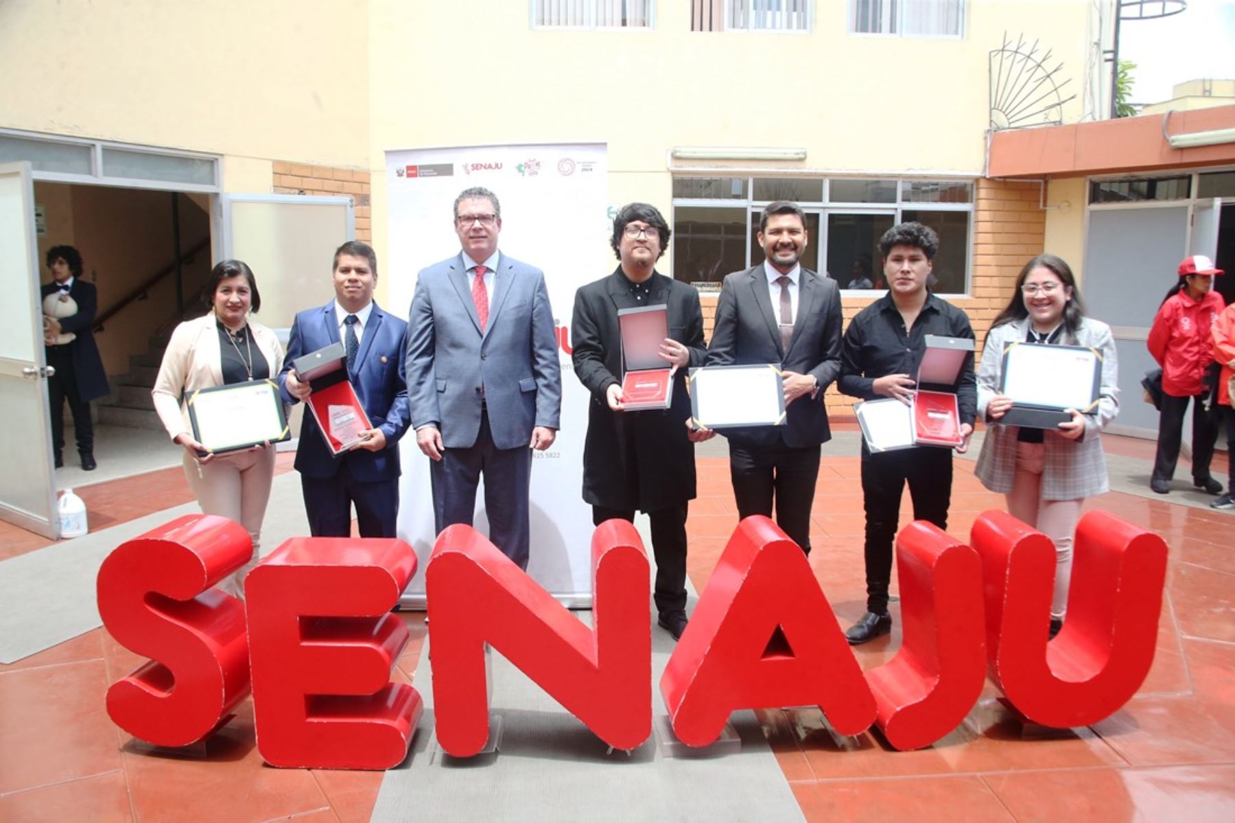 Ministro de Educación, Morgan Quero, participó en la ceremonia del Premio Nacional de la Juventud Yenuri Chiguala que organiza la Secretaría Nacional de la Juventud. Foto: ANDINA/Difusión.