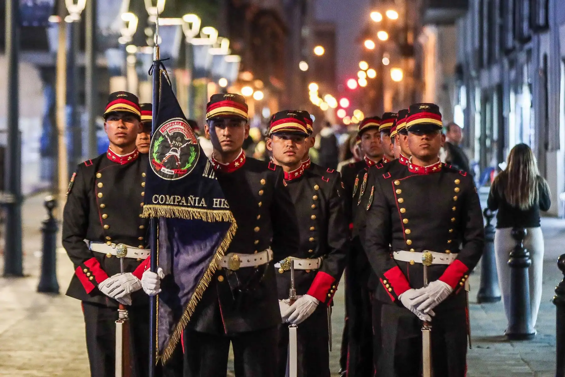 La Compañía Histórica Mariano Santos de la Policía Nacional del Perú, se hace presente en la ceremonia por los 203 años del Himno Nacional, en el Teatro Segura. Foto: ANDINA/ Connie Calderon