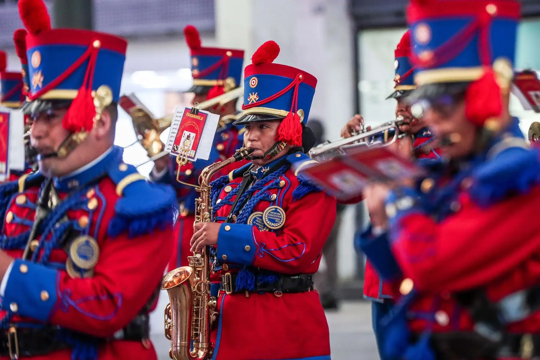 Banda de los “Vencedores de Junín” interpretan variados temas en los exteriores del Teatro Segura, como parte de las previas al Homenaje por los 203 años del Himno Nacional. Foto: ANDINA/ Connie Calderon