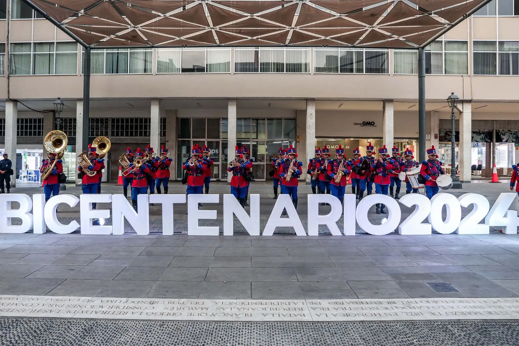Banda de los “Vencedores de Junín” llega a los exteriores del Teatro Segura para participar del Homenaje por los 203 años del Himno Nacional. Foto: ANDINA/ Connie Calderon