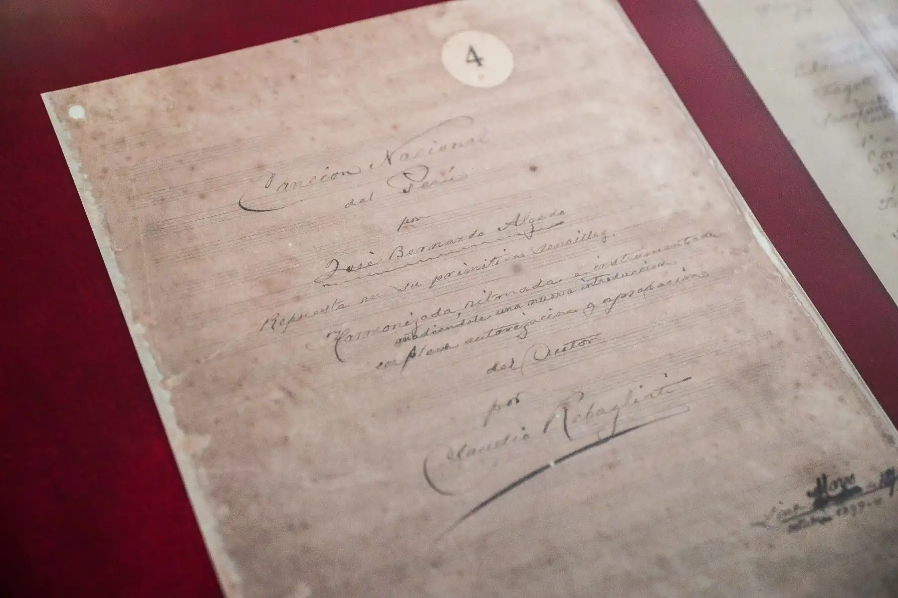 Letra del Himno Nacional es expuesta en la recién inaugurada "Sala histórica del Himno Nacional del Perú", en los interiores del Teatro Segura. Foto: ANDINA/ Connie Calderon