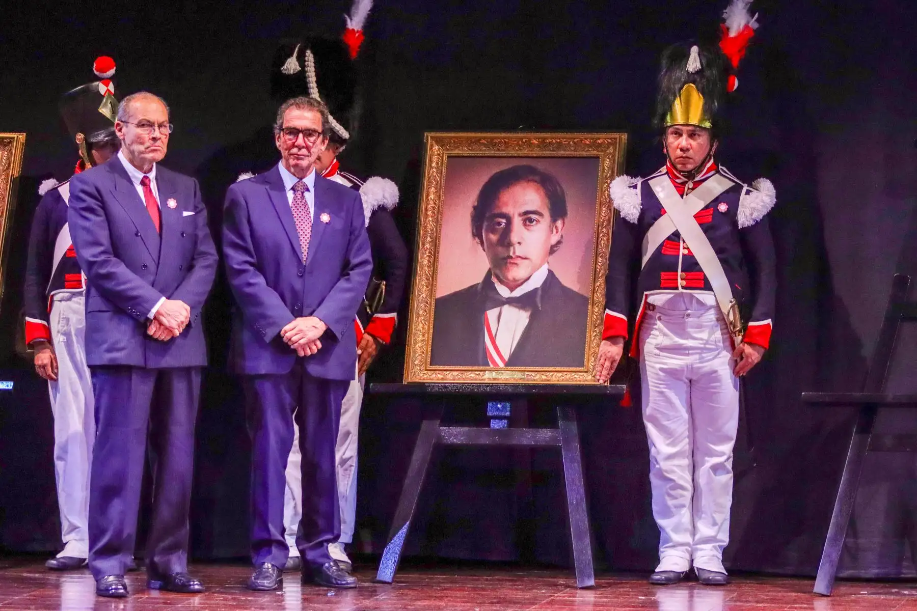 Familiares de José De la Torre Ugarte, asisten Concierto de Gala por los 203 años del "Himno Nacional del Perú" en el Teatro Segura. Foto : ANDINA / Lino Chipana.