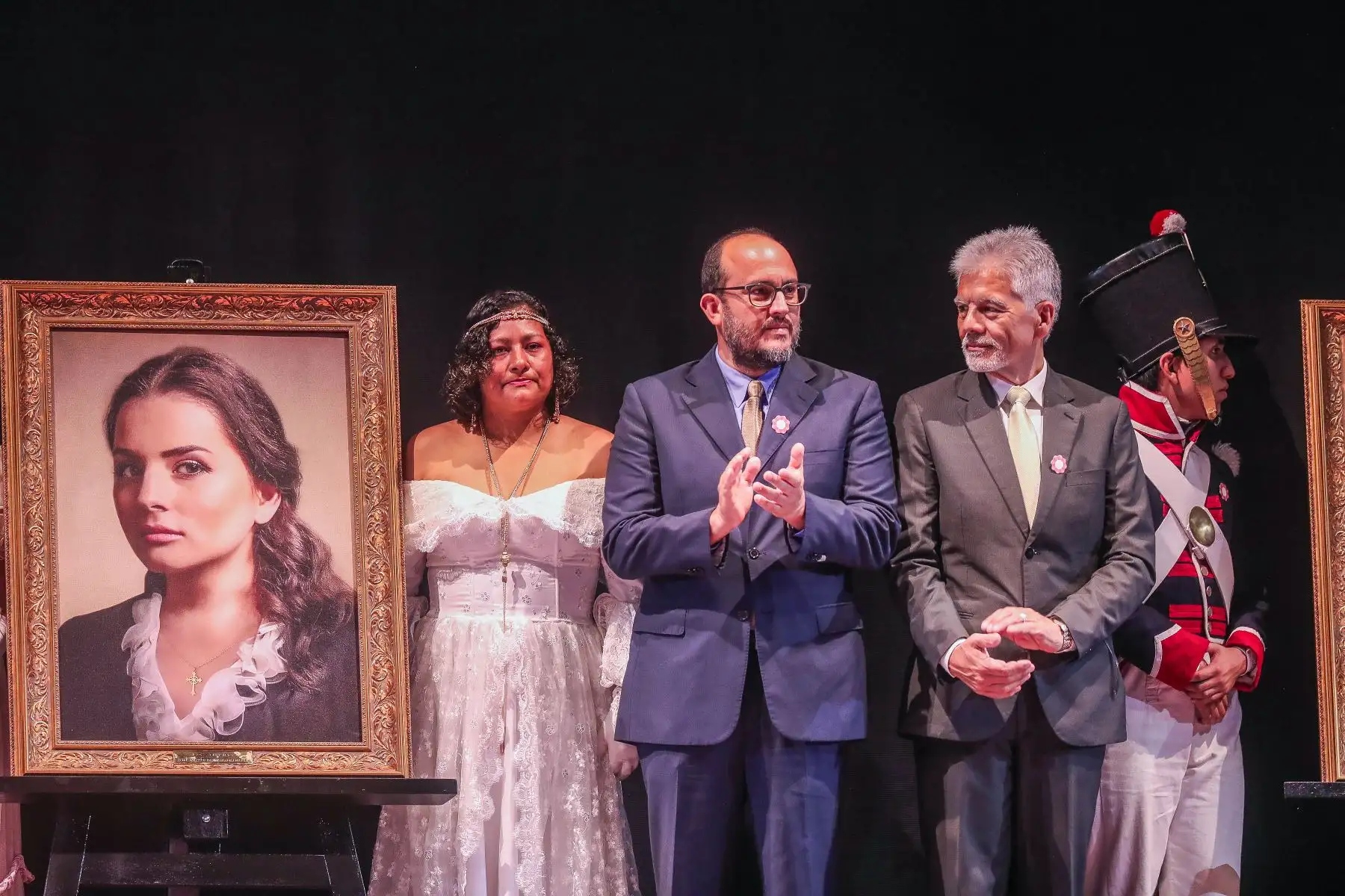 Descendientes de la primera intérprete del Himno Nacional del Perú, Rosa Merino, acuden al Concierto por el 203 aniversario del "Himno Nacional del Perú" en el Teatro Segura. Foto: ANDINA/Connie Calderon