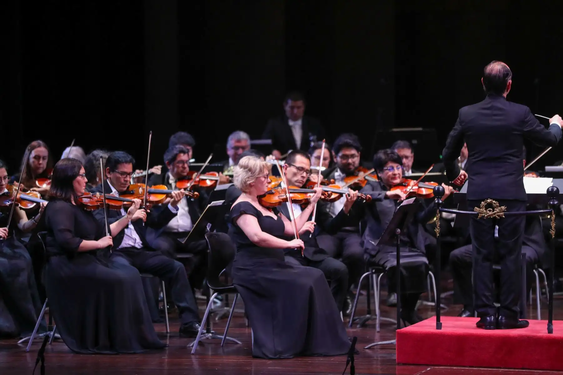 La Orquesta Sinfónica Nacional del Perú y el Coro Nacional del Perú se encargaron de revivir la poderosa historia del país con cada nota interpretada.  Foto: ANDINA/Lino Chipana