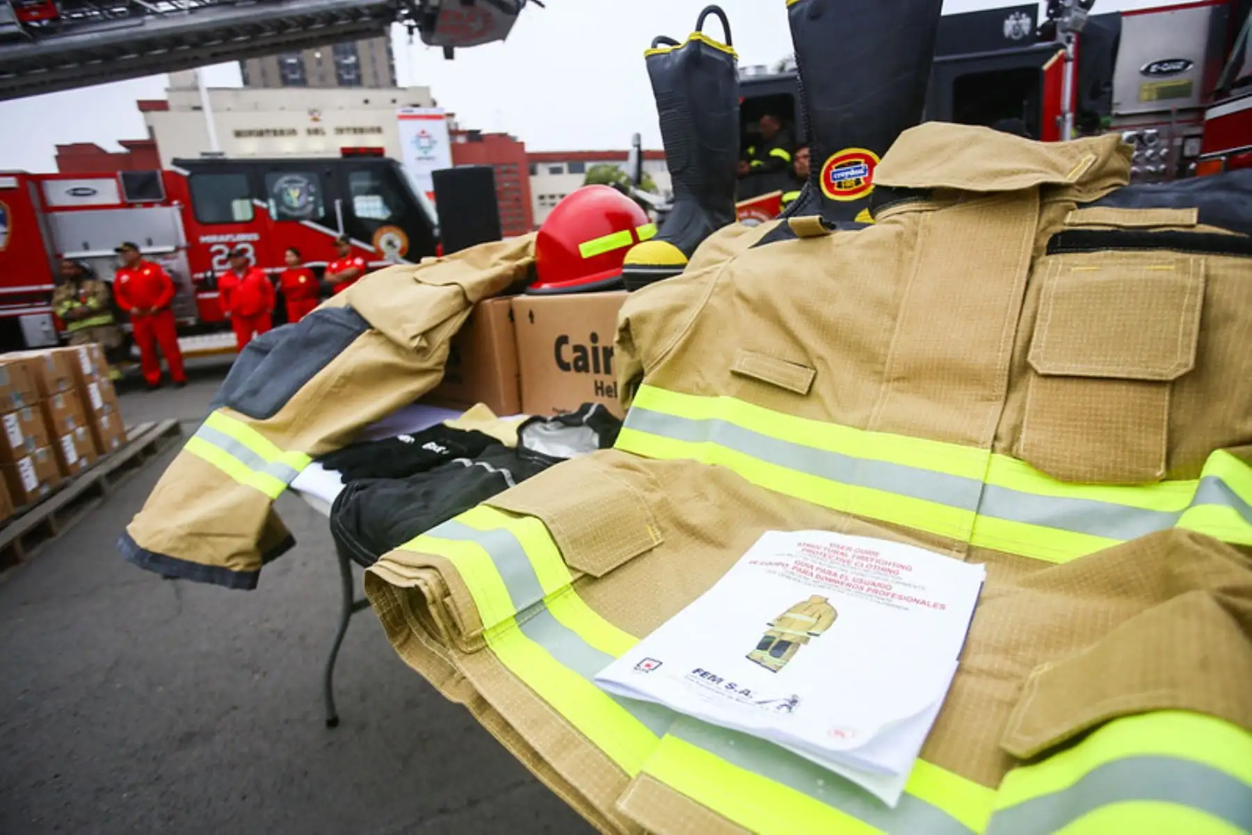 La presidenta de la república, Dina Boluarte, participa en la entrega de 1,134 equipos de protección personal al Cuerpo General de Bomberos Voluntarios del Perú (CGBVP).Foto: ANDINA/Prensa Presidencia