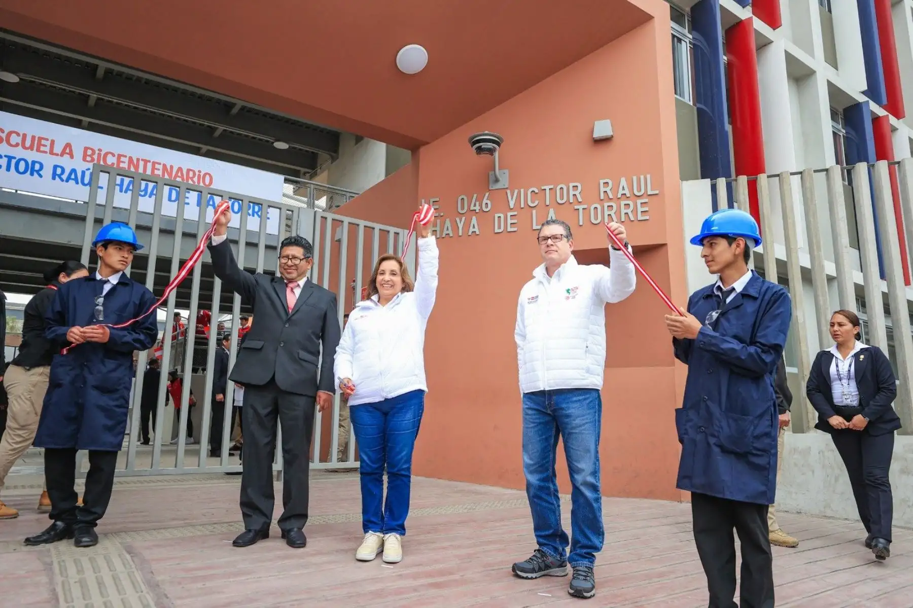 La presidenta de la República, Dina Boluarte, inaugura la décimosexta Escuela Bicentenario I. E. 046 Víctor Raúl Haya de la Torre. Foto: ANDINA/Prensa Presidencia